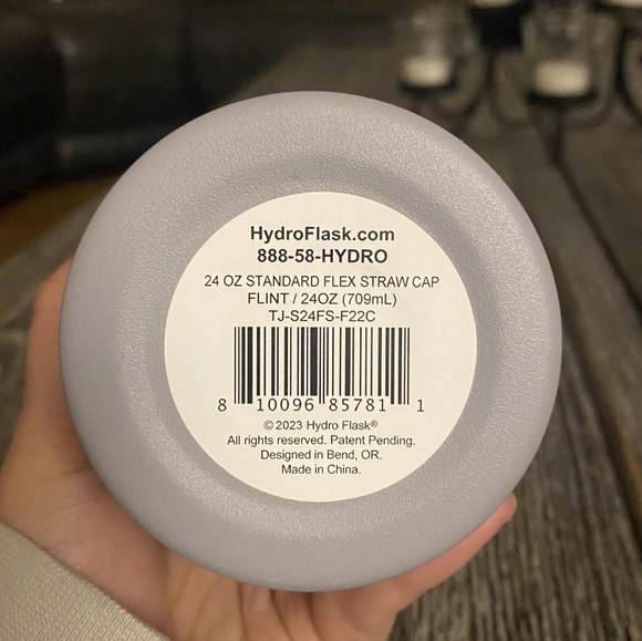 24 oz Hydroflask - Picture 3 of 3